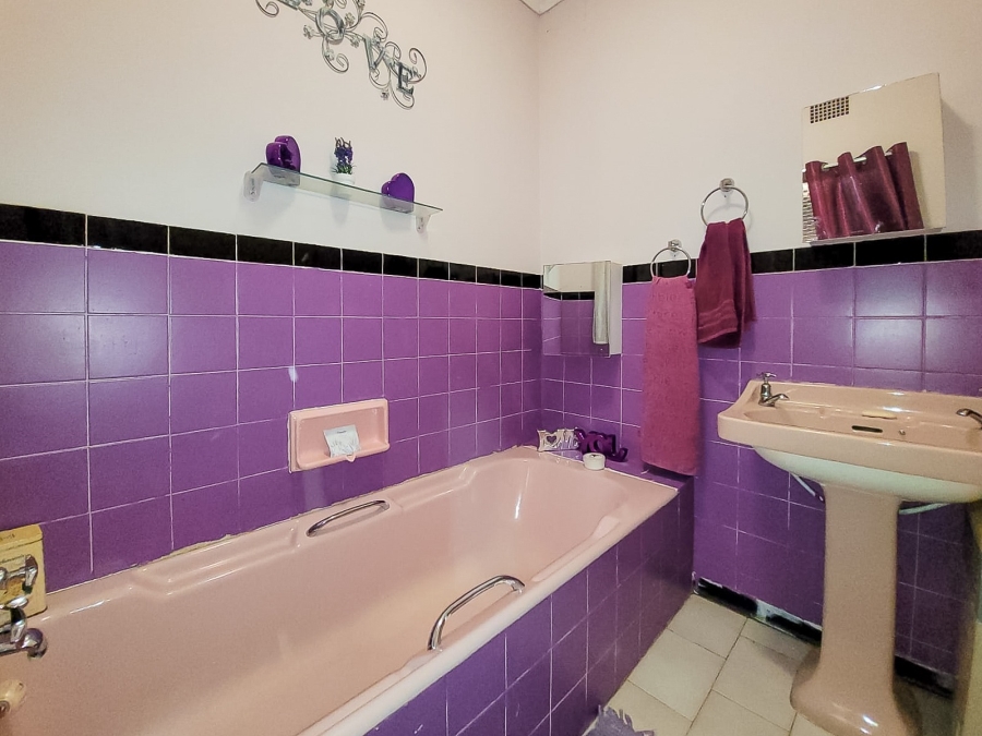 3 Bedroom Property for Sale in Flamwood North West
